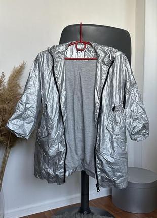 Серебристая ветровка zara на молнии