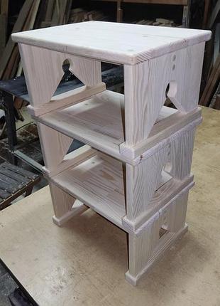 Прочный низкий табурет без покраски