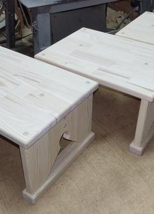 Прочный низкий табурет без покраски