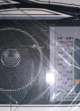 Новe fm-radio  працює від батарей і від 220в. як забажаєте