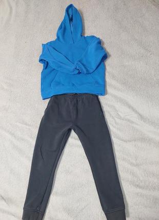 Сопровождающий костюм