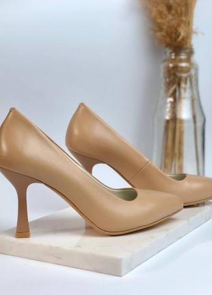 Туфлі човники шкіряні бежеві карамельні на шпильці