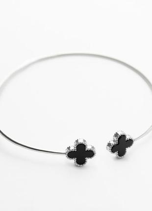 Серебряный браслет жесткий с ониксом, размер 16,5 см x 0,15 см, вес: 2.8 г