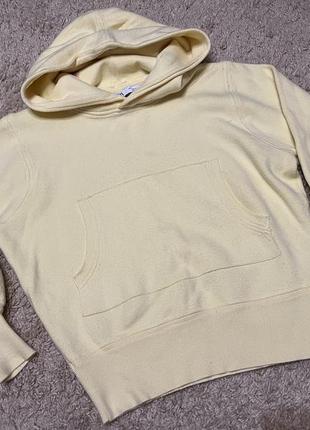 Худи желтый красивый насыщенный цвет на фото бледный