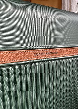 Чемодан на колесах2 фото