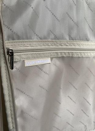 Чемодан на колесах4 фото