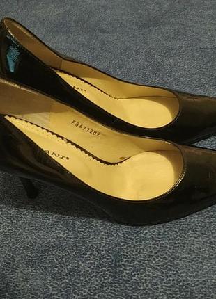 Туфлі на високих підборах covani