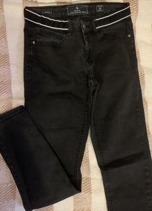 Джинси скіні