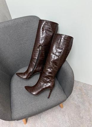 Жіночі дизайнерські чоботи із натуральної шкіри на шпильці 9110