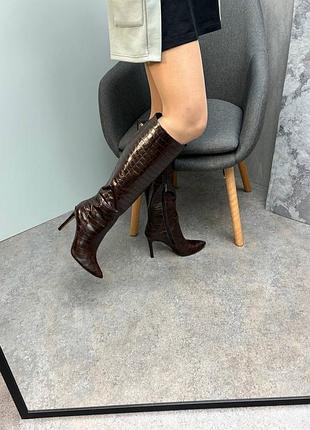 Жіночі дизайнерські чоботи із натуральної шкіри на шпильці 9110