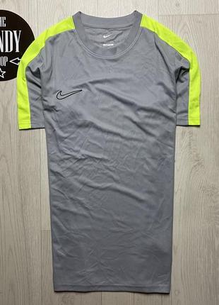 Чоловіча футболка nike dri-fit, розмір l