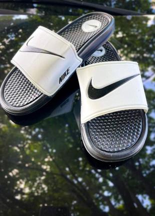 Білі чоловічі тапки