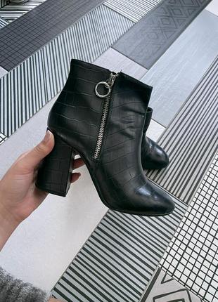 Чобітки короткі pull&bear