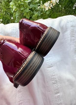 Бордовые лоферы туфли лаковые мокасины балетки лаковые лоферы оксфорды броги6 фото