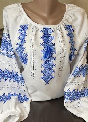 Стильна жіноча вишиванка ручноі роботи на білому домотканому полотні. ж-2438