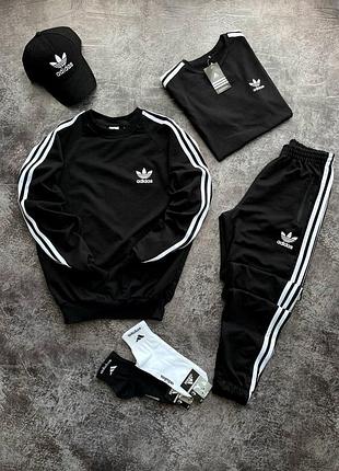 Спортивный костюм adidas
