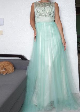 Вечірня пишна сукня максі в пол шлейфом