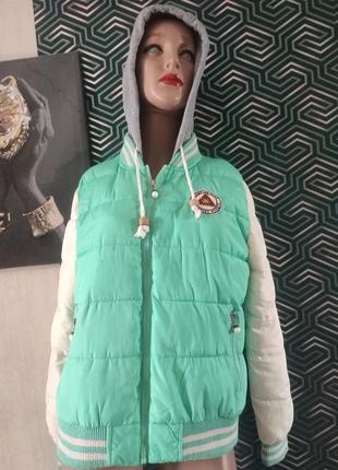 Стильная,теплая курточка