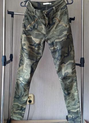 🔥мега-актуальные камуфлированные женские джинсы bershka p.xs-s