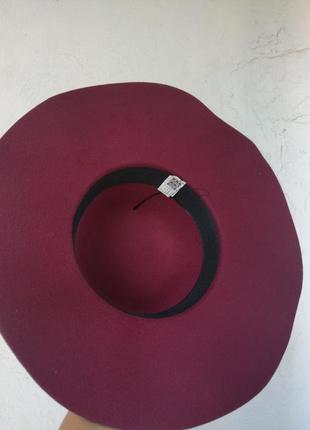 Крипущенная шляпа федора