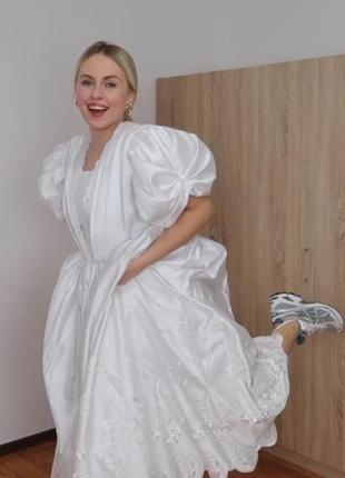 Біла весільна сукня у вінтажному стилі 😍 ідеальна для фотосесій