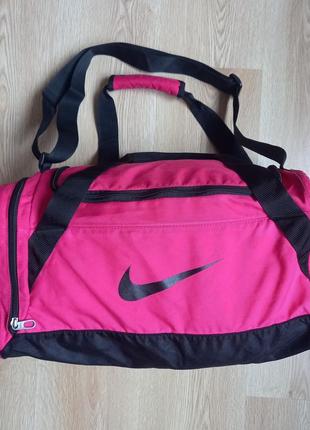 Спортивна, жіноча сумка nike.