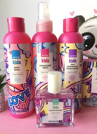 Набір для дівчинки avon kids : шампунь, спрей для волосся, гель для душу, туалетна вода, дитяча косметика ейвон