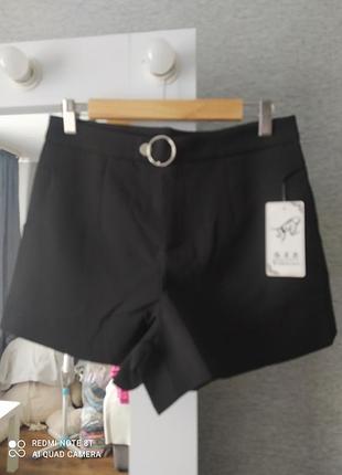 Новички шортики под ботфорды