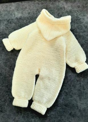 Вязаный комбинезон для малышей