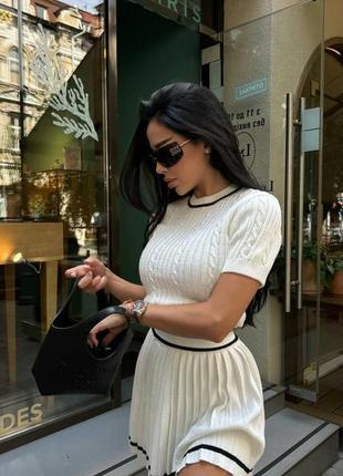 Трикотажний костюм вʼязаний білий спідниця + кофта в стилі old money