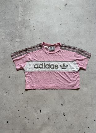 Женская короткая футболка adidas с рефлективным лого размером xs