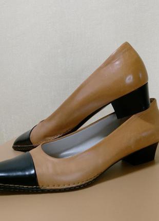 Туфлі човники в стилі шанель lorenzo banfi.