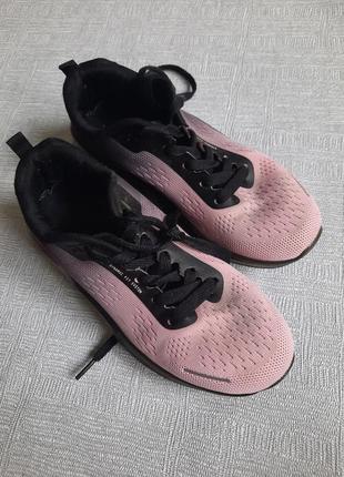 Кросівки/акція!!! 1+1=3 (найдешевша річ йде в подарунок)