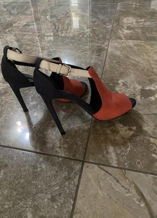 Босоножки zara