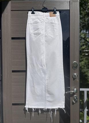 Біла довга джинсова спідниця на високій посадці stradivarius, розмір 24 (xs-s)4 фото