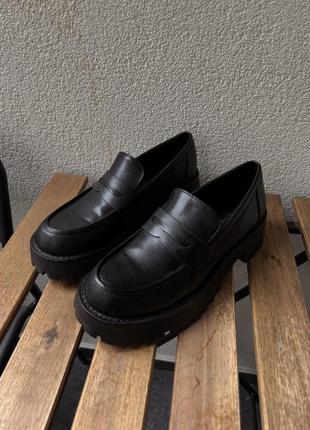 Продам лофери stradivarius