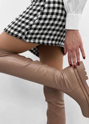 Жіночк взуття, шикарні ботфорти на низькому ходу