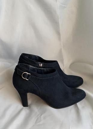 Замшеві  ботіночки   від good sole