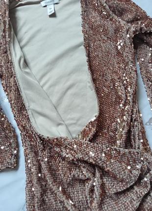 Розкішна бронзова сукня з паєтками "oneness" та глибоким v-подібним декольте7 фото