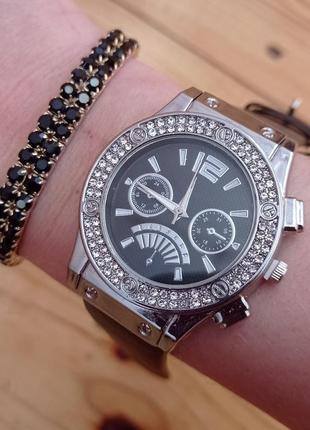 Красивый женские наручные часы с браслетом