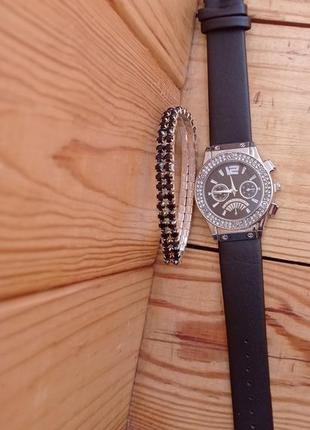 Гарний жіночий наручний годинник із браслетом3 фото
