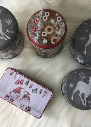 Набір новорічних різдвяних металевих банок коробок для печива високі круглі