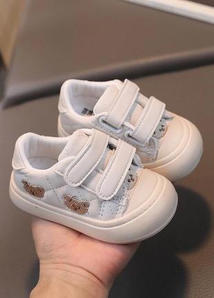 Дитячі кросівки для дівчинки