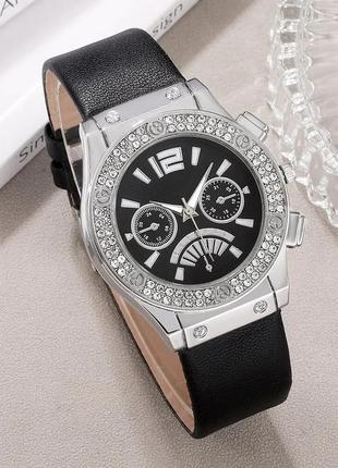 Гарний жіночий набір із наручних годинників і біжутерії7 фото