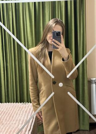 Итальянское пальто бежевого цвета mango. шерсть