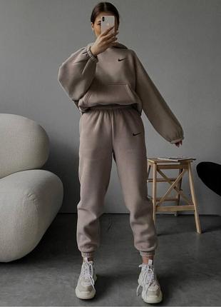 Спортивный костюм найк nike на флисе свитшот оверсайз удлиненный брюки джоггеры комплект серый белый бежевый трендовый стильный