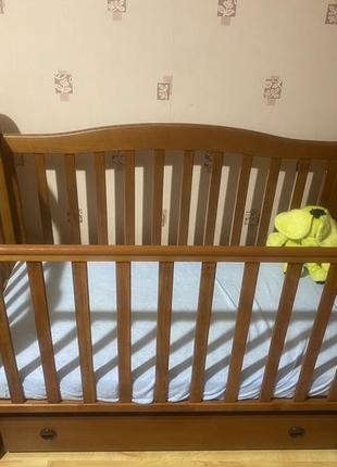 Кроватка от украинского производителя вереск. с маятниковым механизмом, с ящиком, на колесах(без матраса)