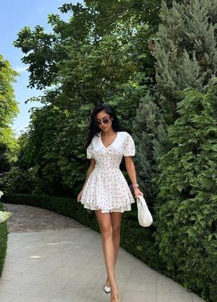 Мила лялькова сукня з акцентним білим комірцем та нижньою спідницею