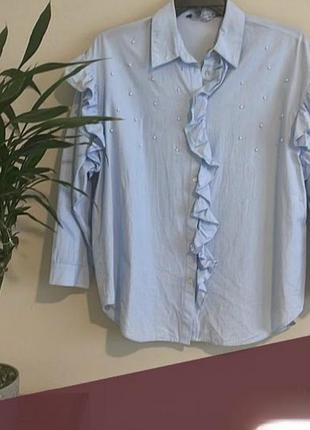 Zara рубашка нежного небесно голубого цвета с жемчужинами
