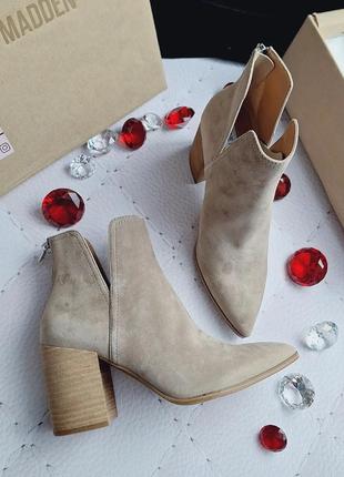 Steve madden оригінал бежеві замшеві ботильони на підборах